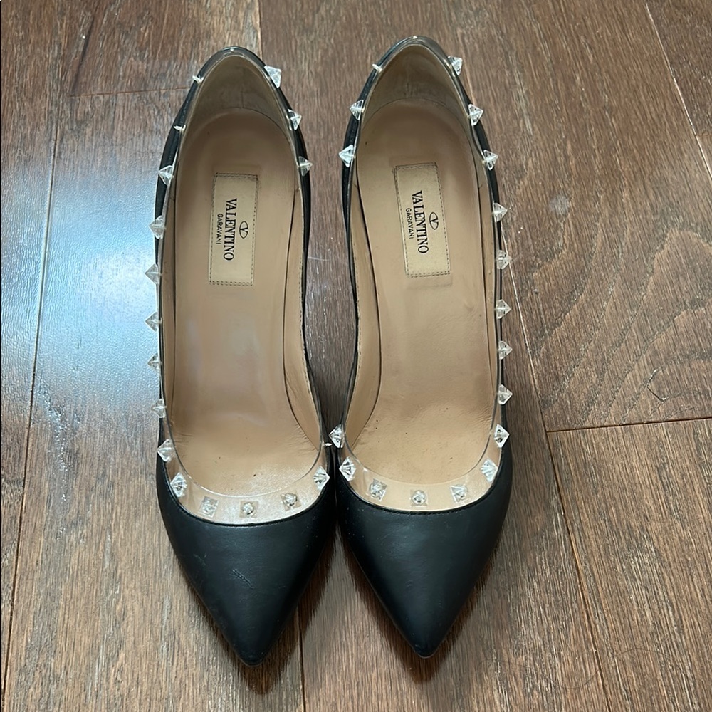 Valentino Black Heeled Shoes Elegant Design